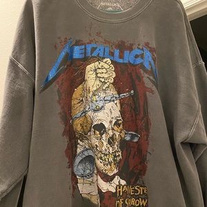 Women’s over side Metallica sweatshirt!